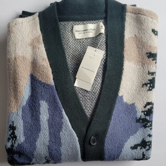 New Abercrombie & Fitch Medium, Soft Sweater Cardigan. - Picture 4 of 9